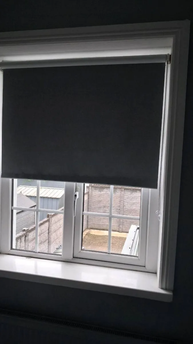 Smokey gray blind - Image 1