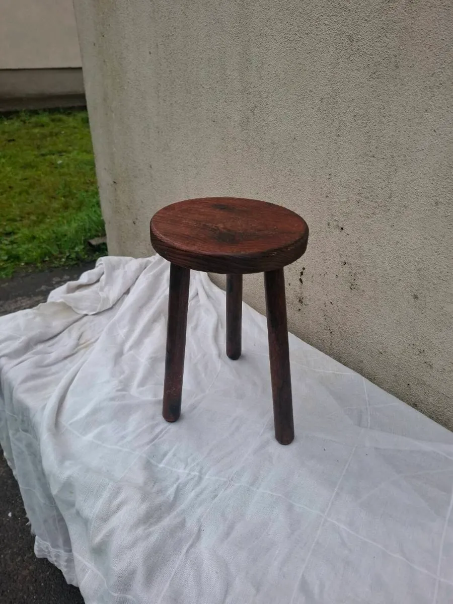 Vintage wood milking stool - Image 2