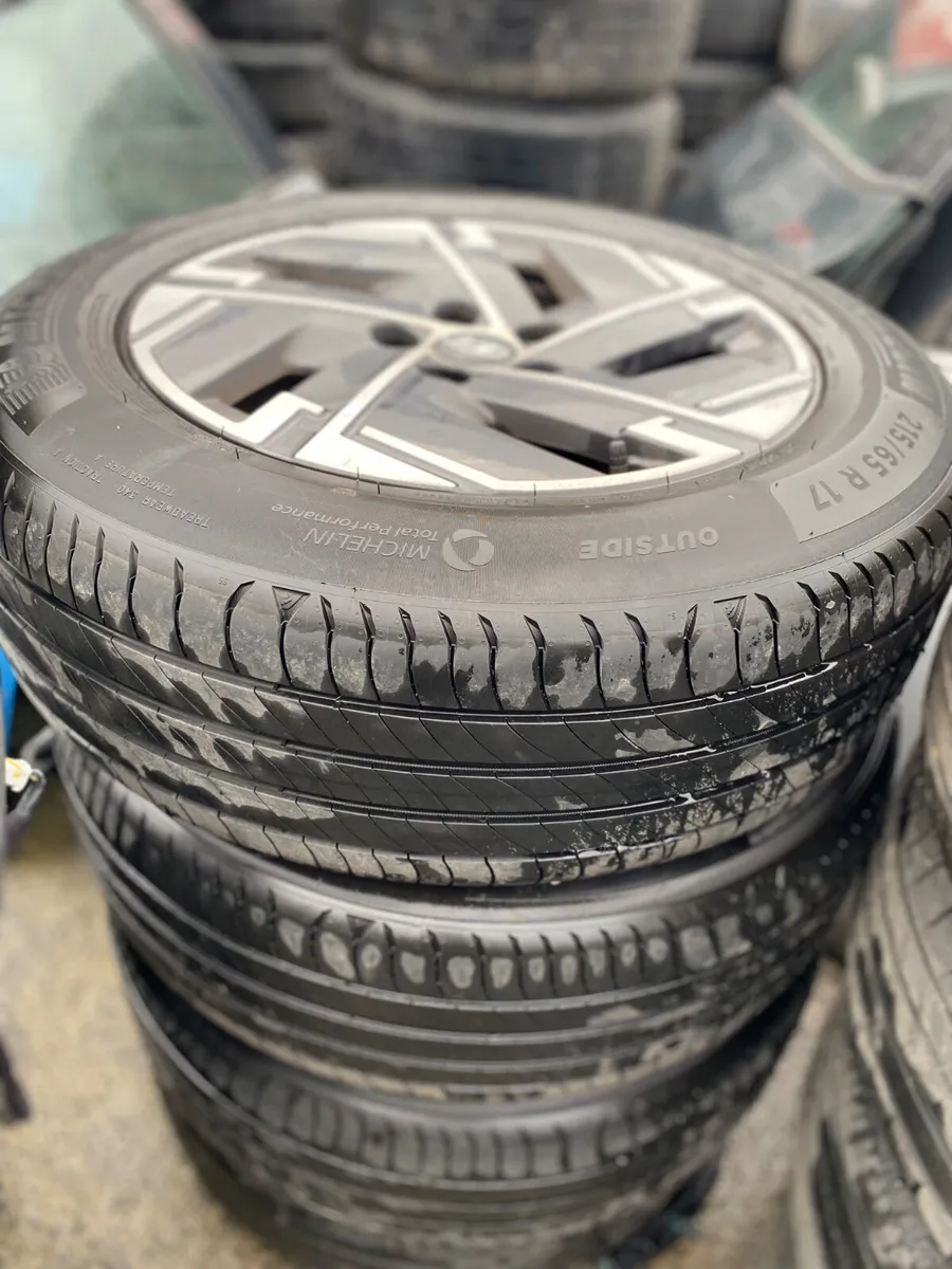 17” Hyundai Alloys for sale - Image 2
