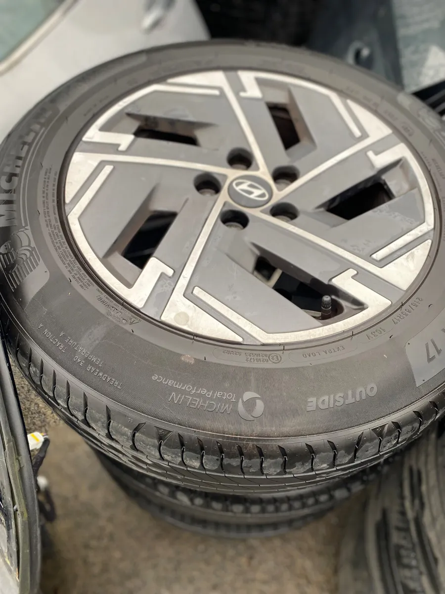 17” Hyundai Alloys for sale - Image 1
