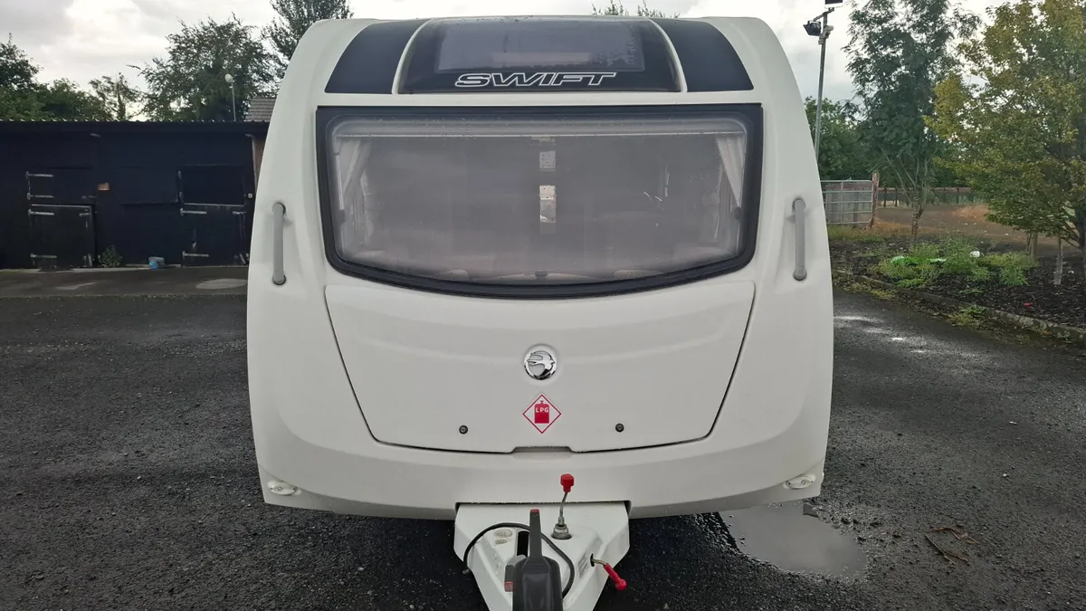 Swift Kudos 6 Berth Caravan - Image 2