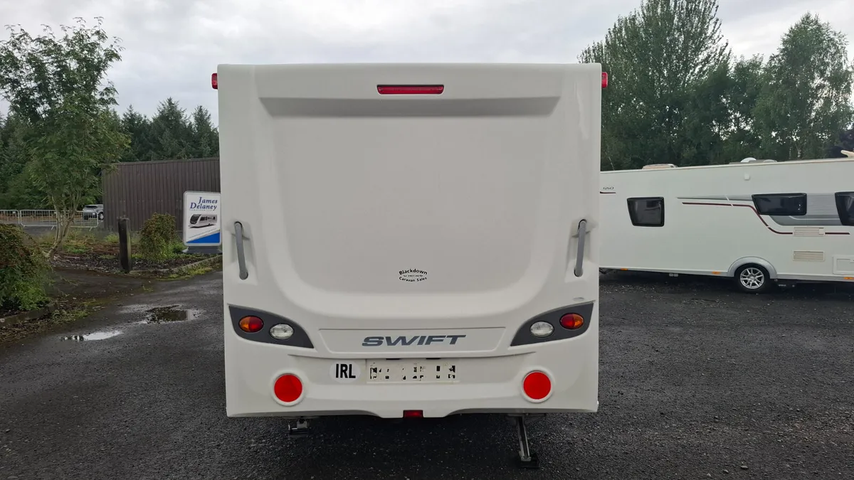 Swift Kudos 6 Berth Caravan - Image 4