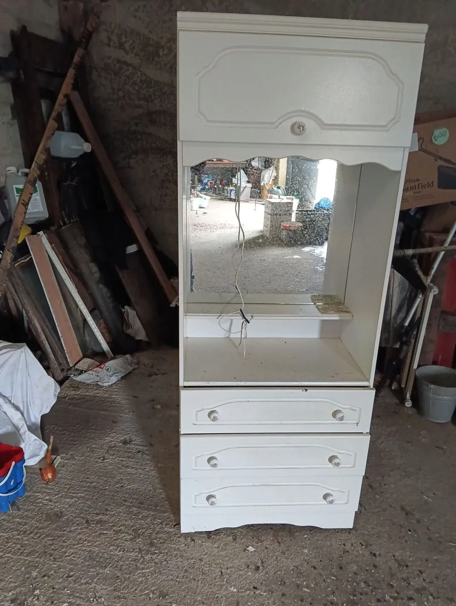 Cabinets - Image 3