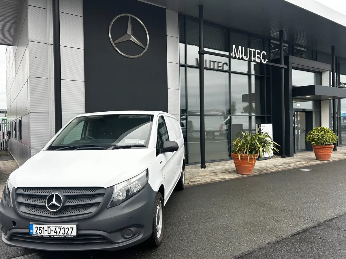 Mercedes-Benz Electric Vito 111 L2 2025 - Image 1