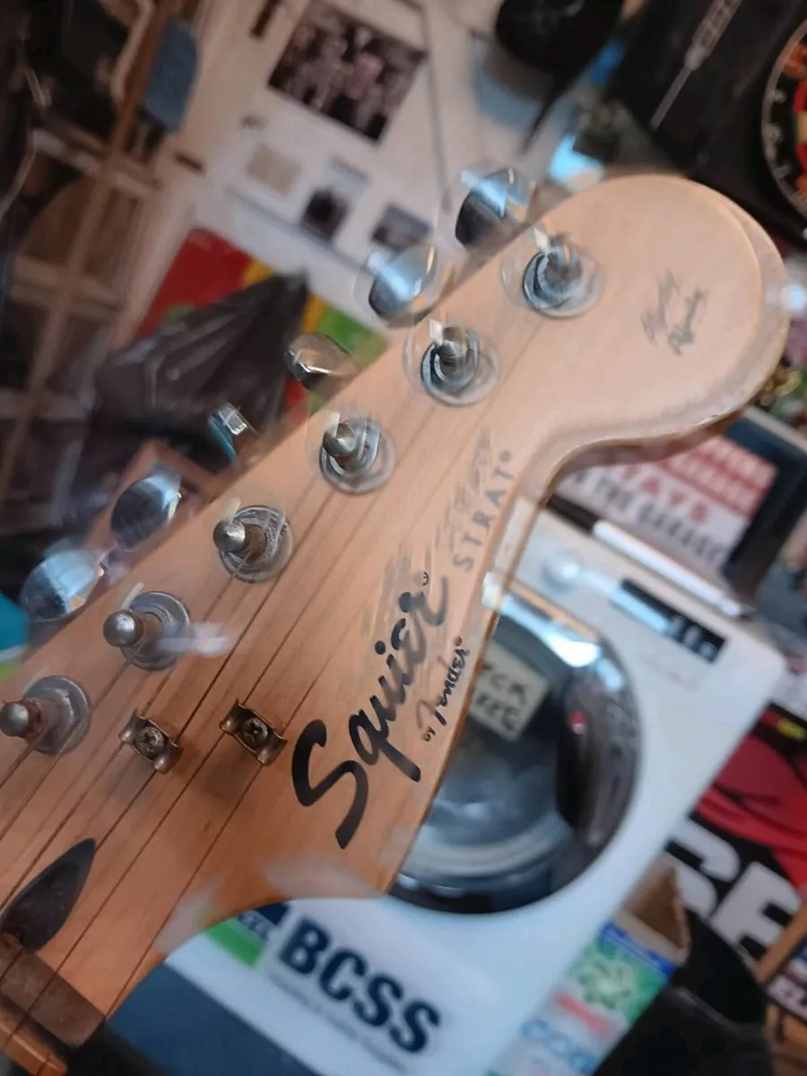 Electric guitar - Image 4