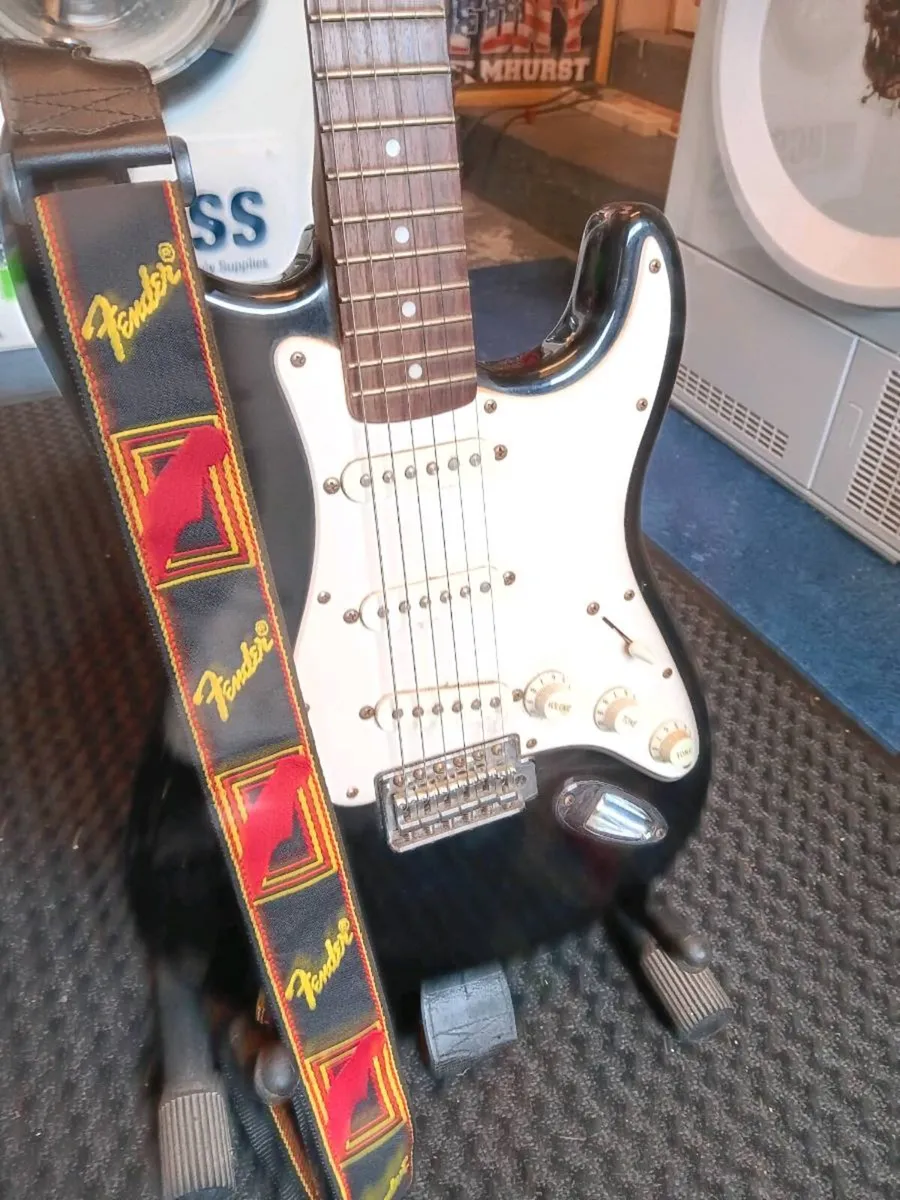 Electric guitar - Image 2