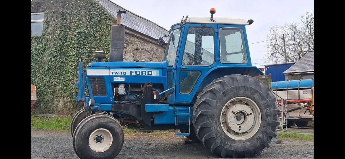 Ford TW 10 - Image 1