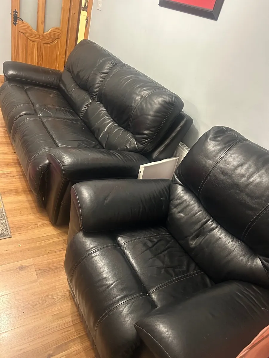 Leather 3 piece sofa - Image 1