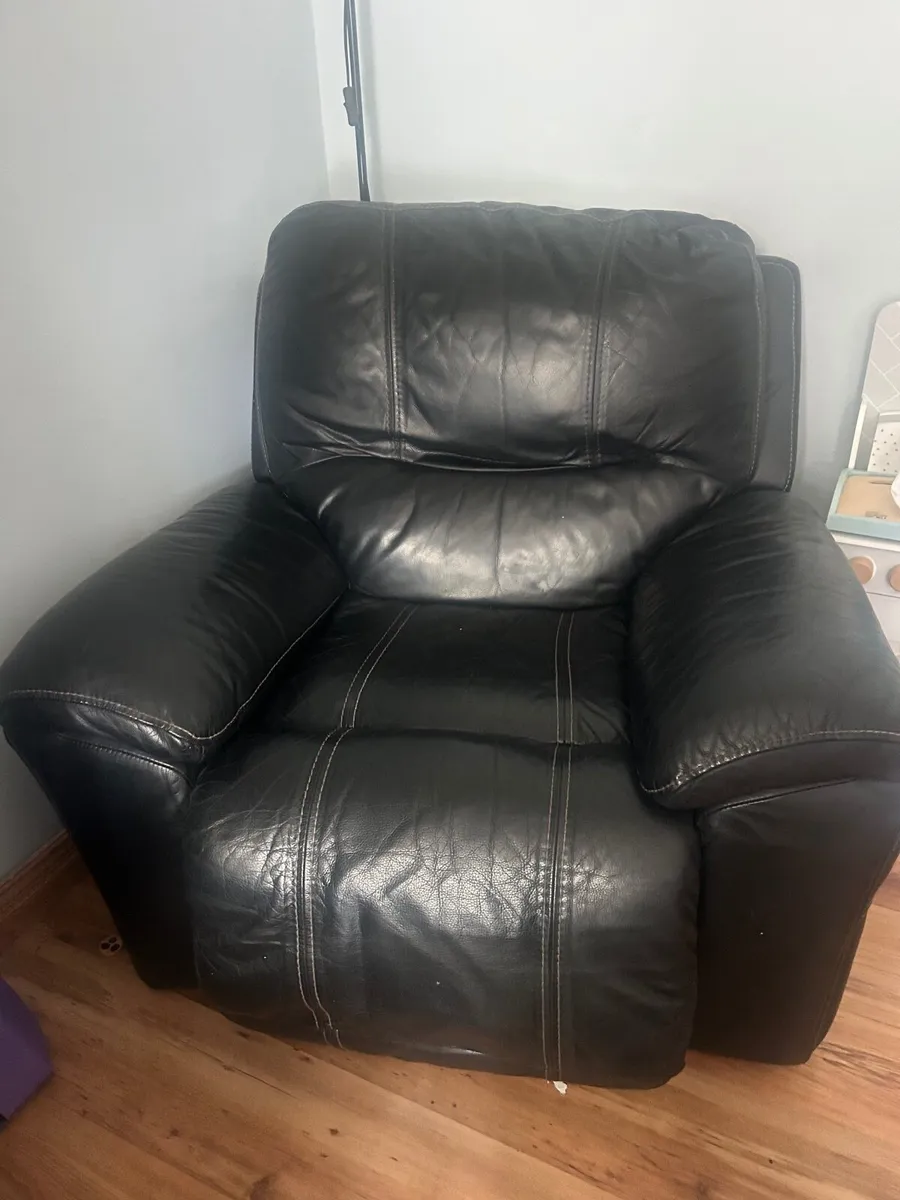 Leather 3 piece sofa - Image 2