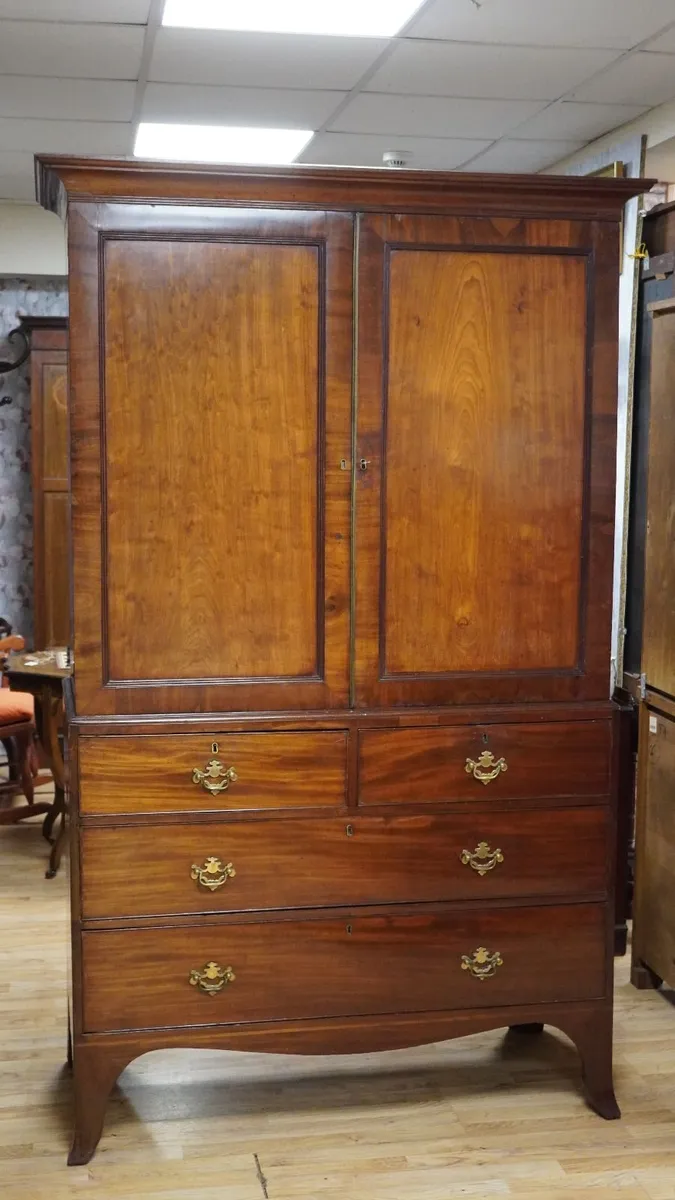 Georgian Mahogany Linen Press / Wardrobe - Image 2