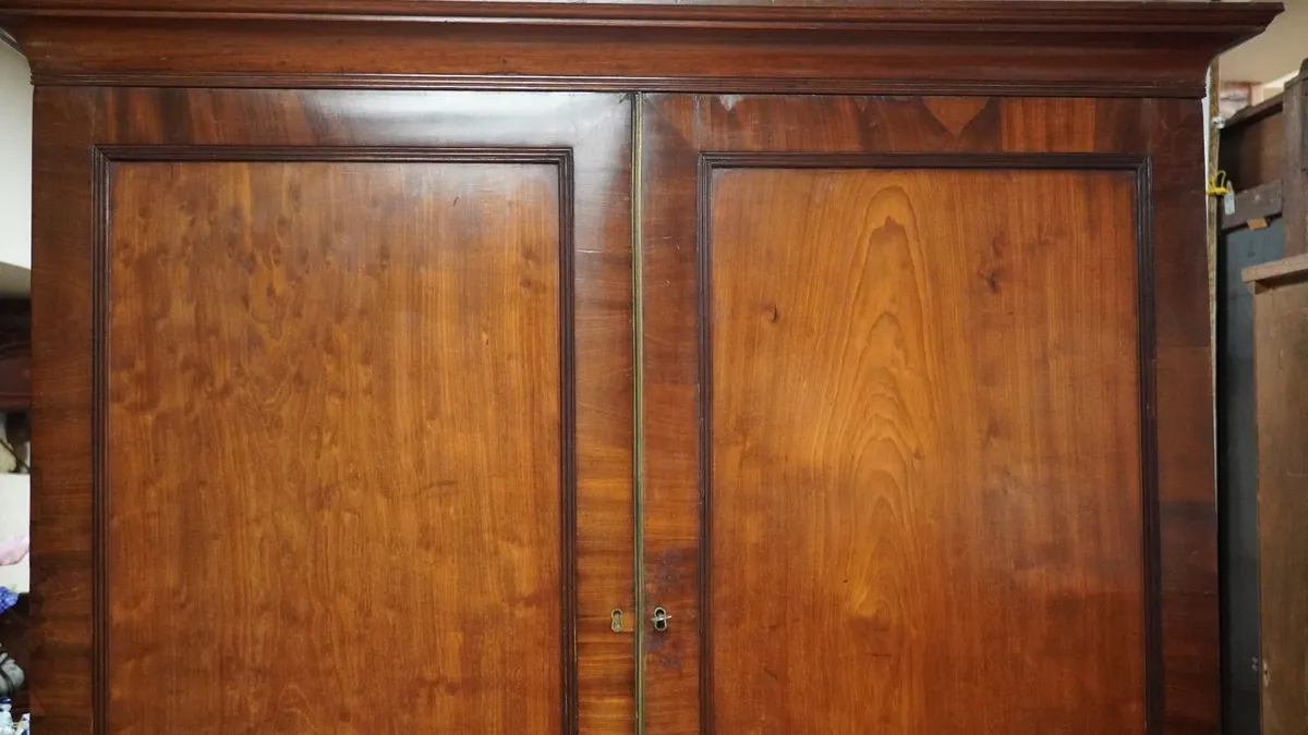 Georgian Mahogany Linen Press / Wardrobe - Image 3