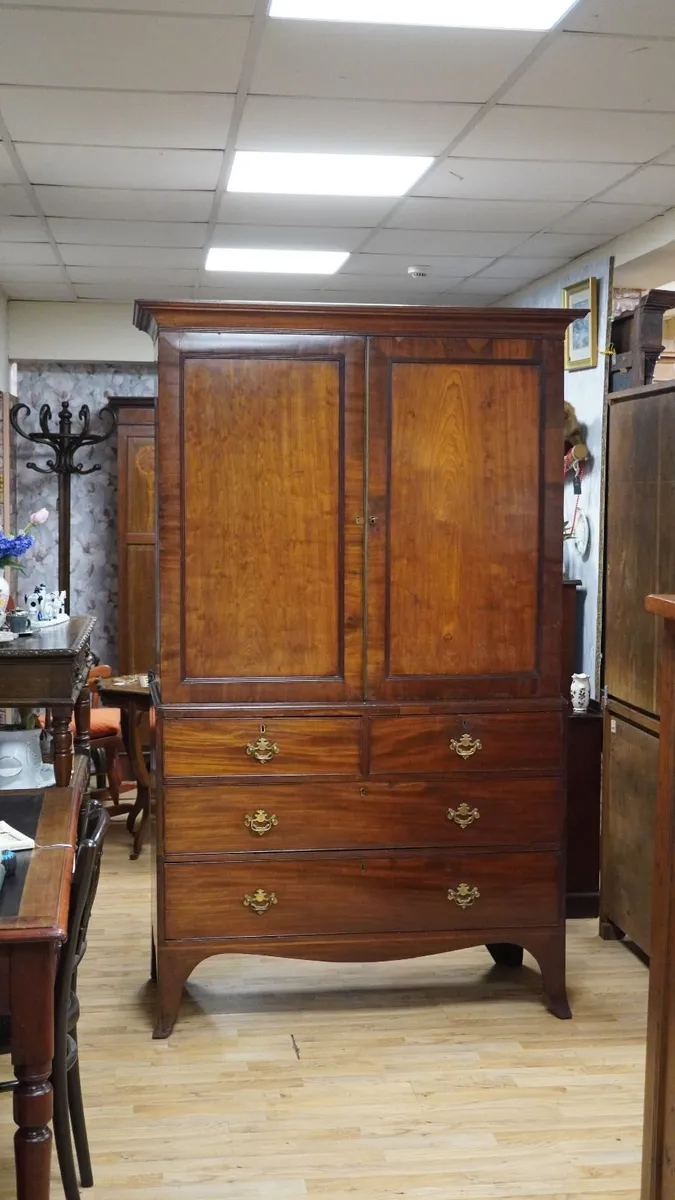 Georgian Mahogany Linen Press / Wardrobe - Image 1