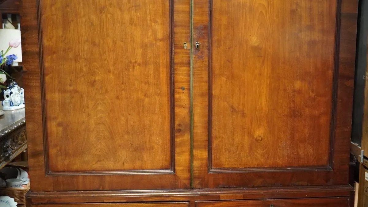 Georgian Mahogany Linen Press / Wardrobe - Image 4