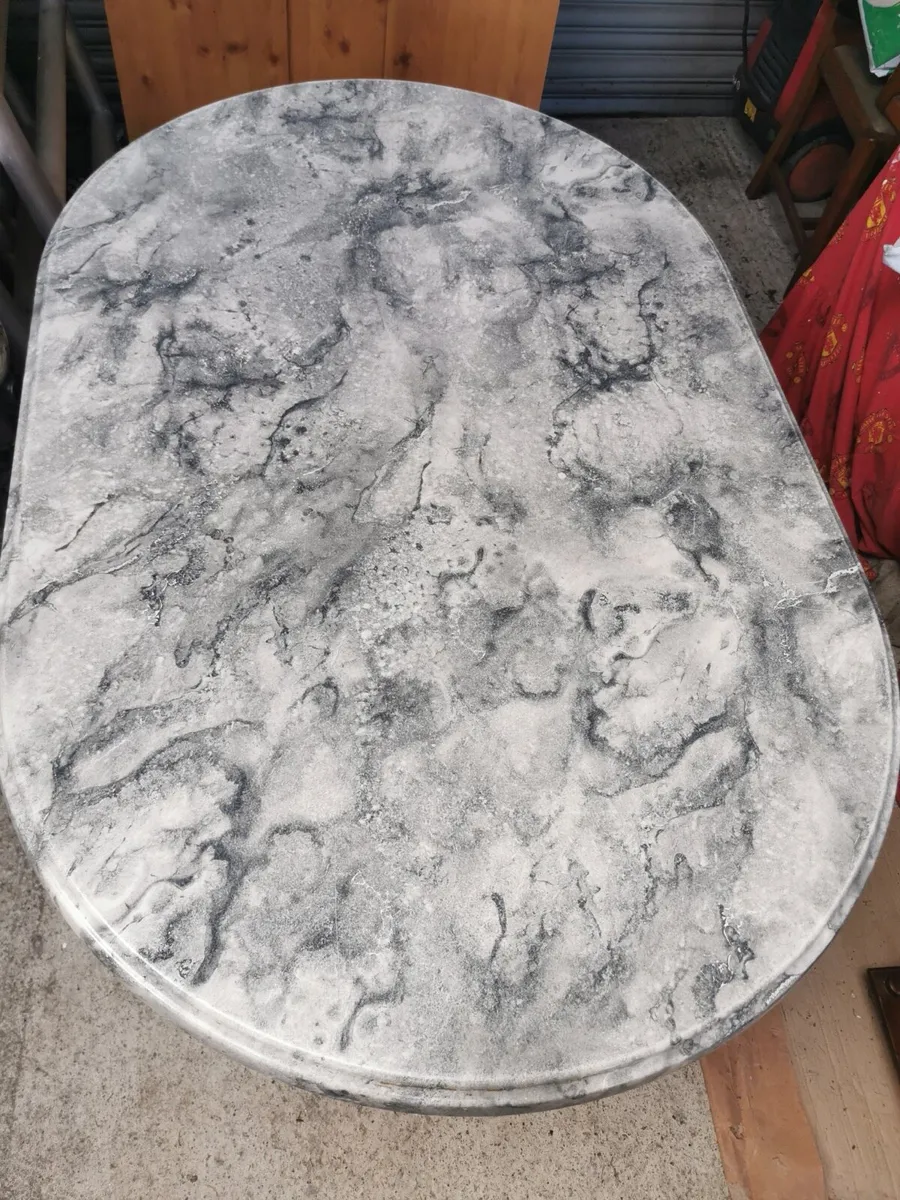 Table and 6 chairs - Image 1
