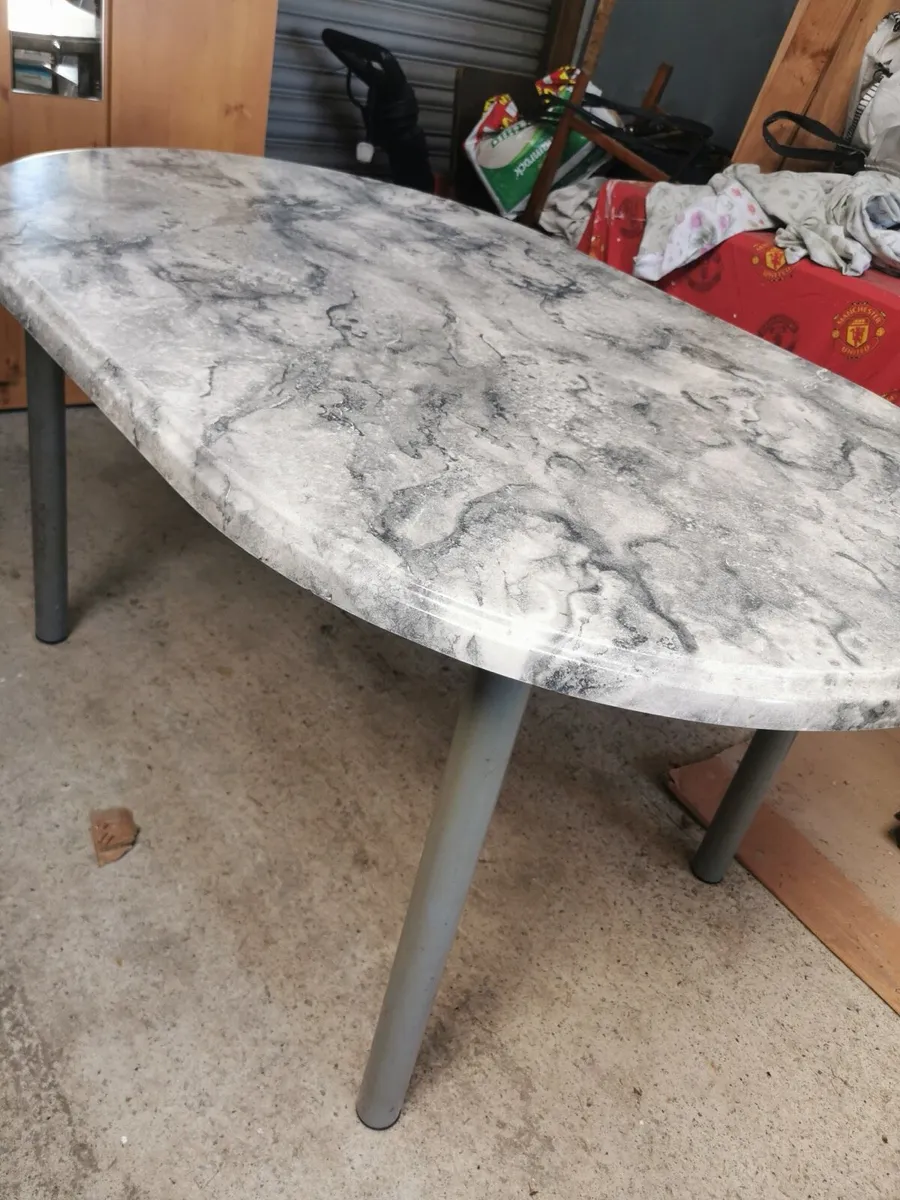 Table and 6 chairs - Image 2