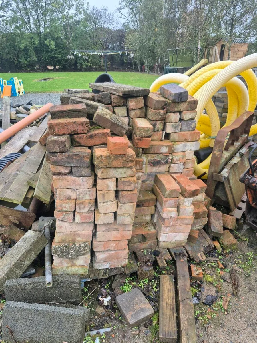 Re claimed red bricks - Image 1