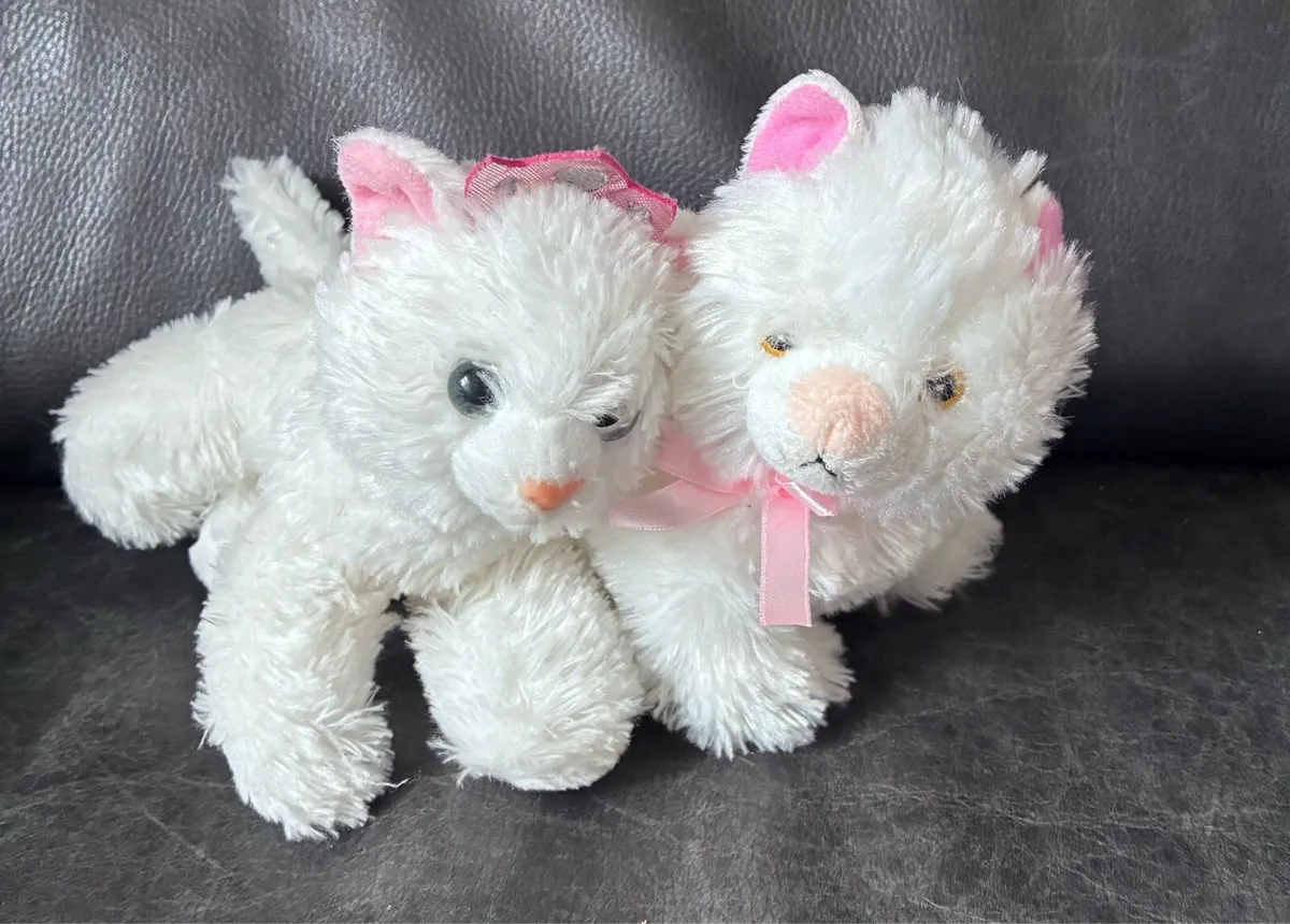 White soft toy kittens