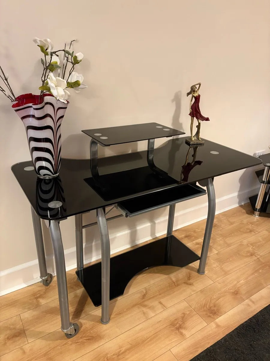 Computer Desk - Image 1