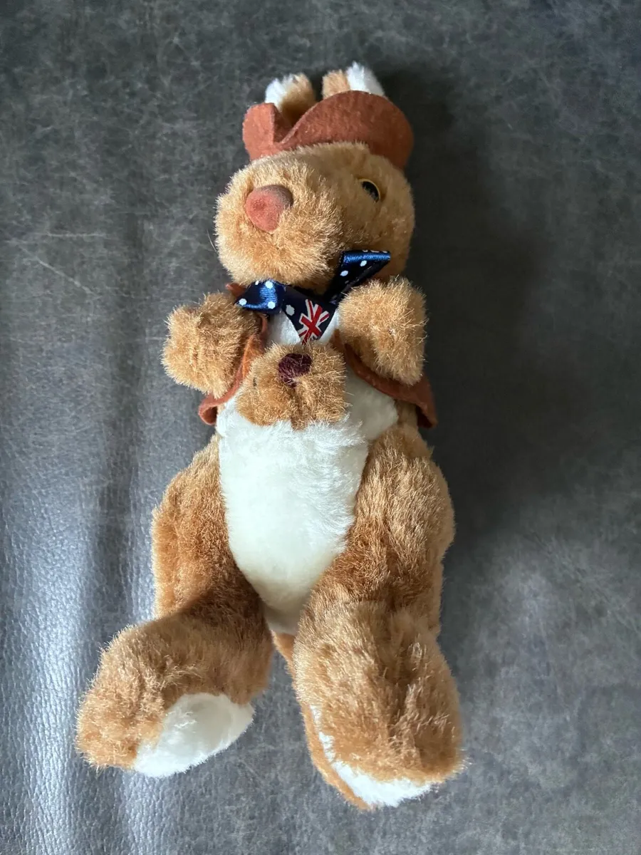 Kangaroo soft toy - Image 1