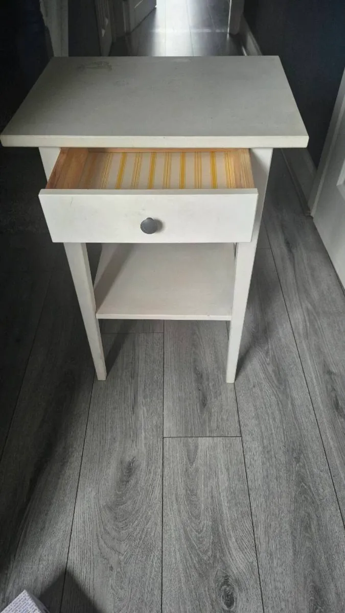 SMALL TABLE - Image 2
