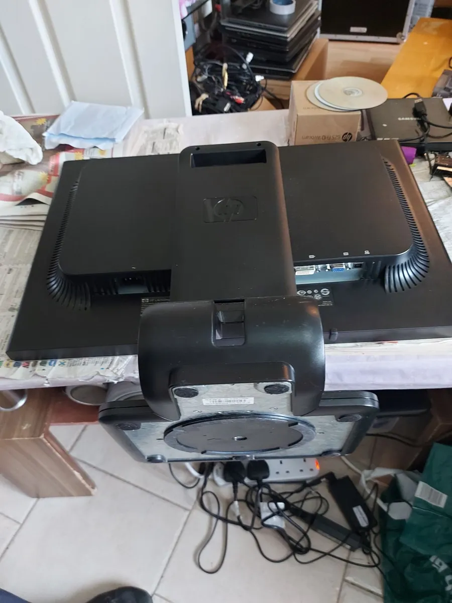 HP 24 inch LCD Colour Monitor, Model LA2405wg - Image 2