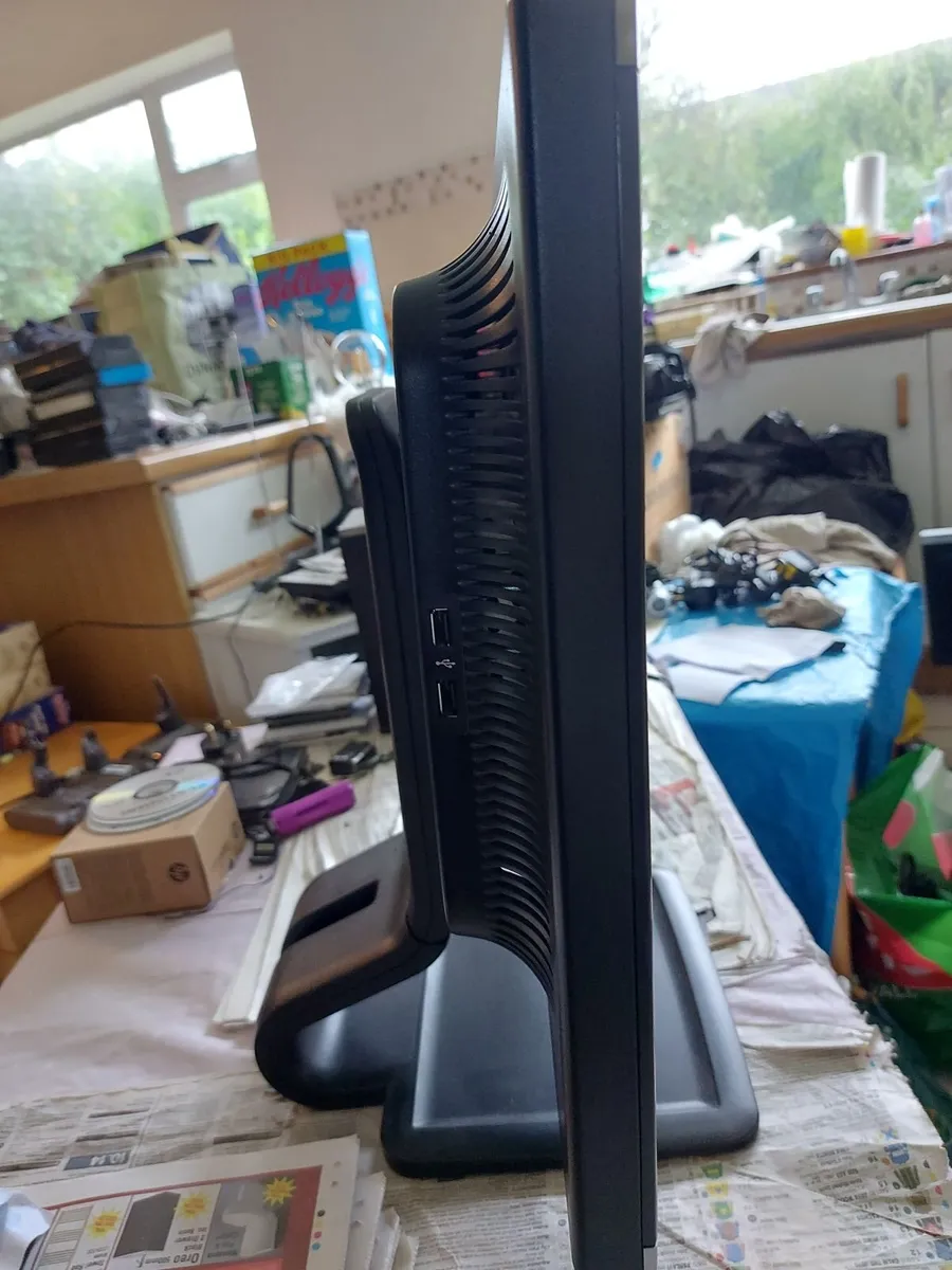 HP 24 inch LCD Colour Monitor, Model LA2405wg - Image 3