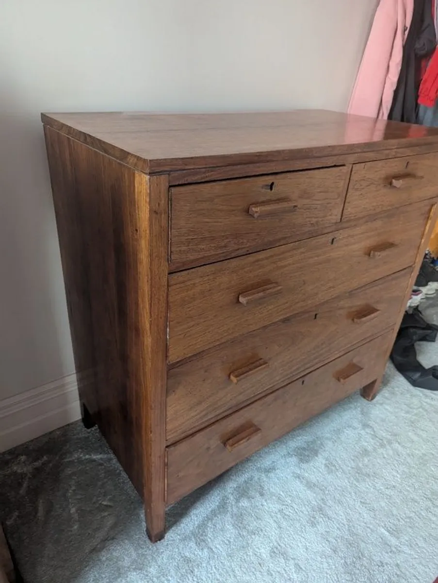 Solid oak mid-century chest of drawers - Image 3