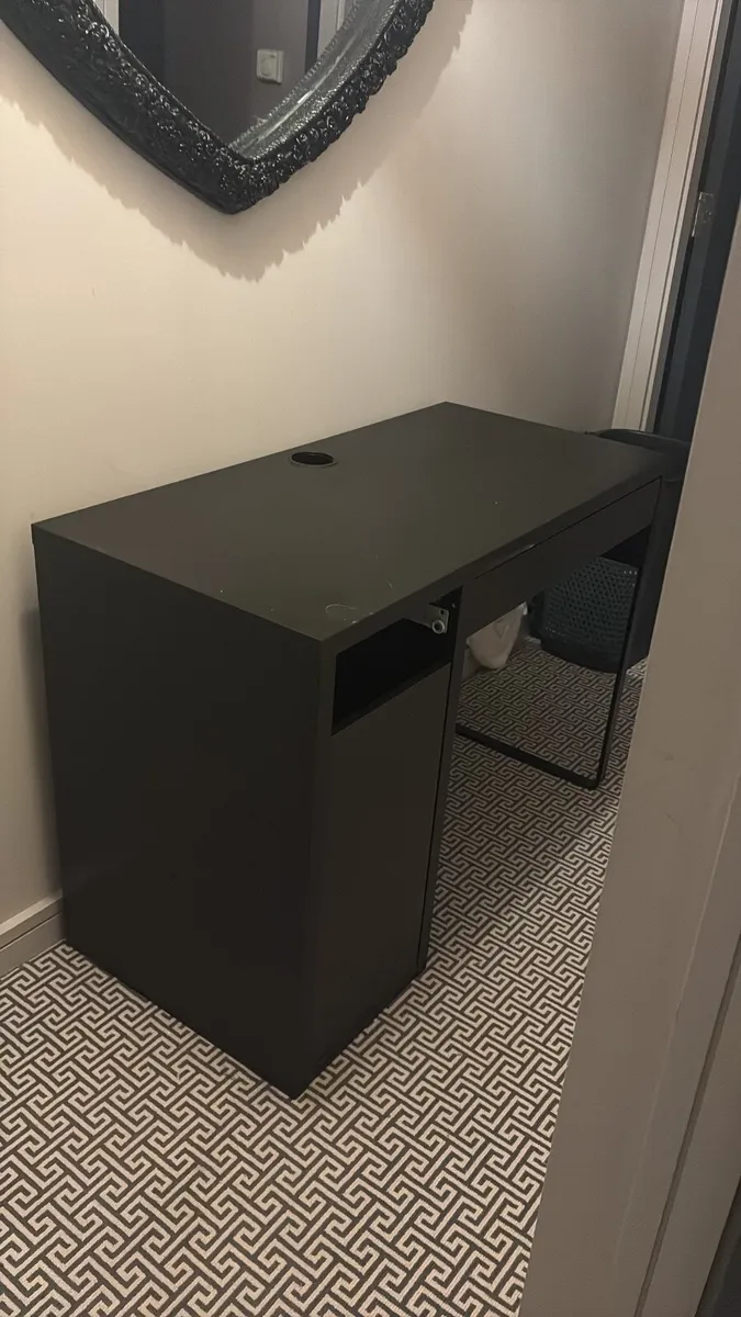 Office table / Desk and chair. - Image 1