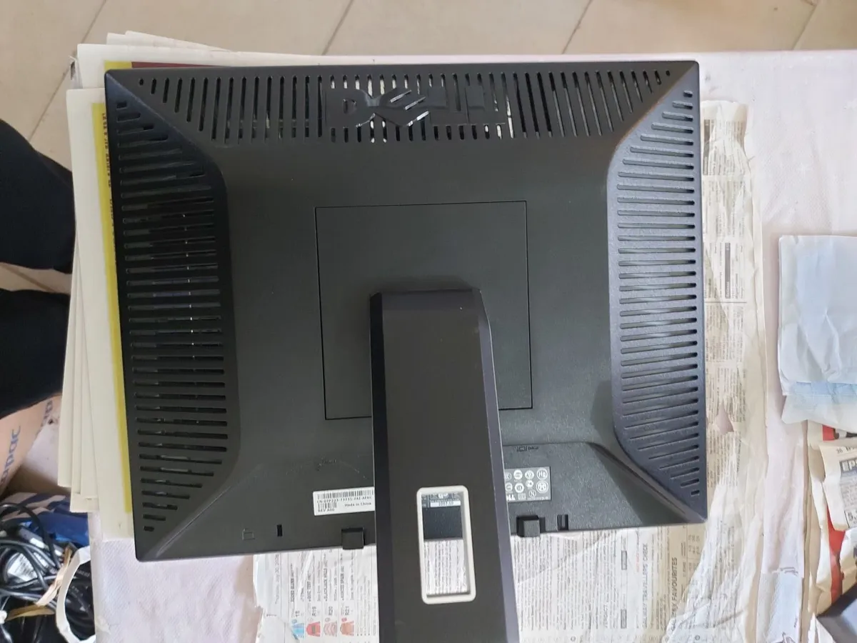 2 x Identical 17 inch Dell Monitors, Model E178FPv - Image 4