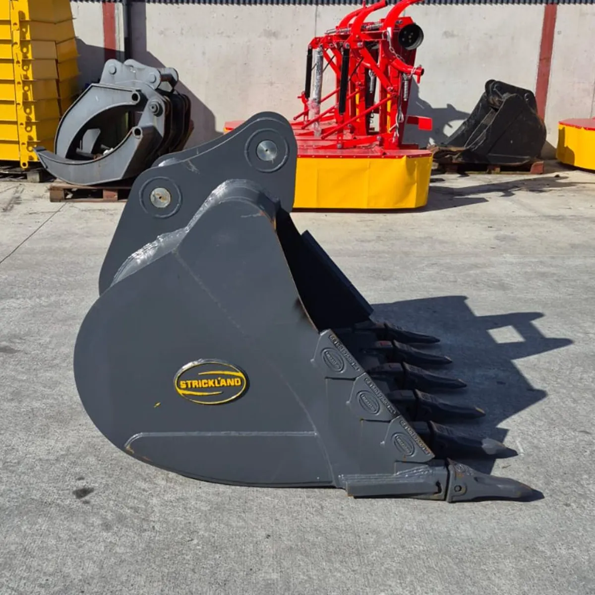 Strickland 20 ton buckets Ploughing Stand #369 - Image 3