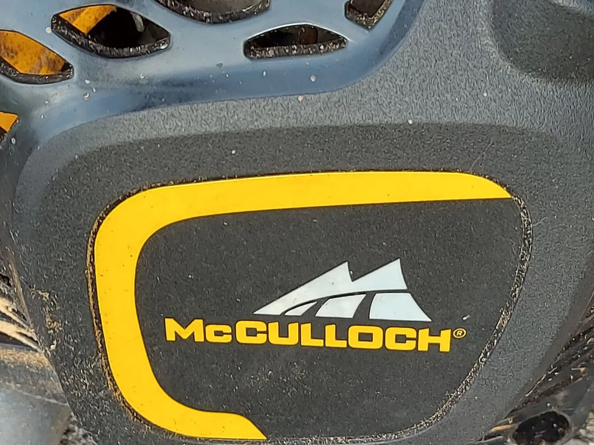 McCulloch Petrol Chainsaw in excellent condition - Image 4