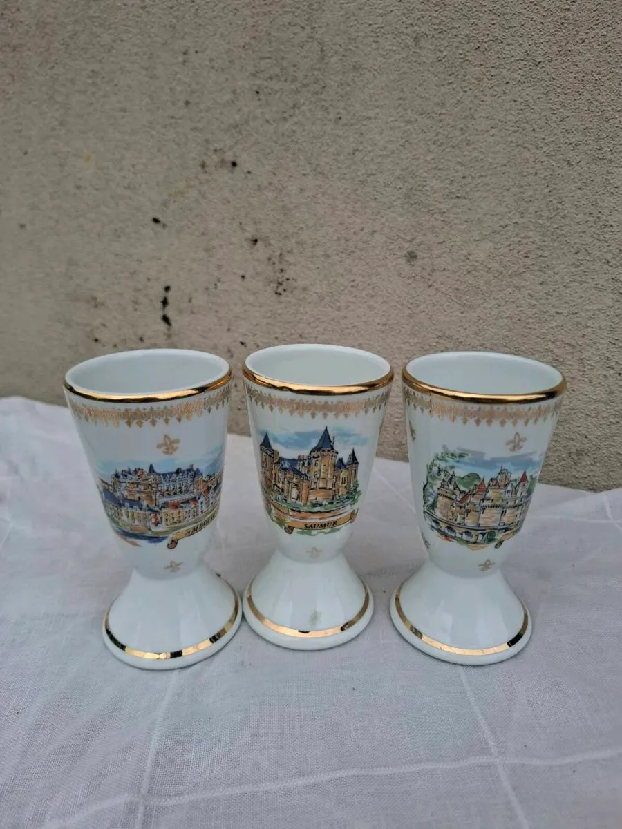 Trio french castles mugs in porcelain