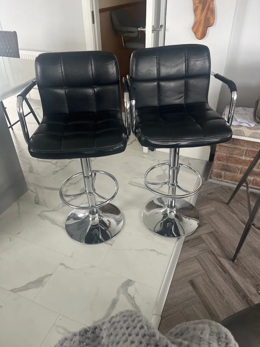 Breakfast bar stools - Image 3