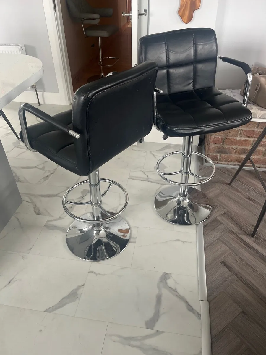 Breakfast bar stools - Image 4