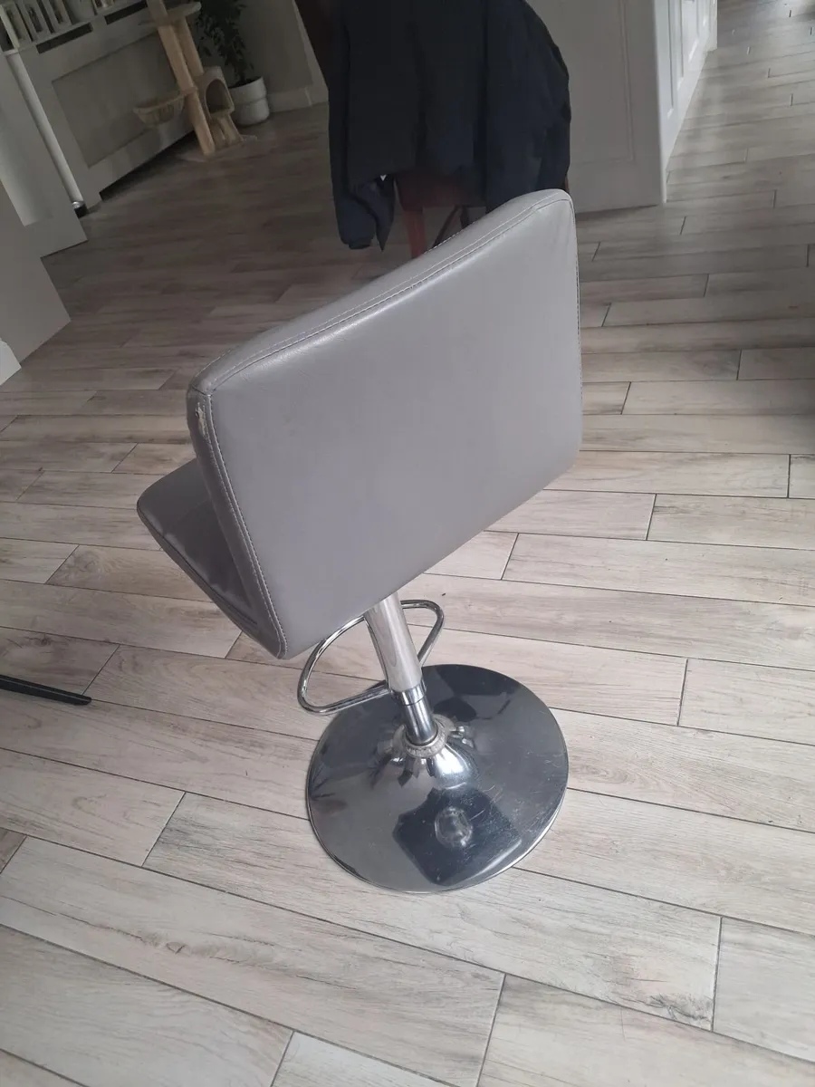 Bar stools - Image 1