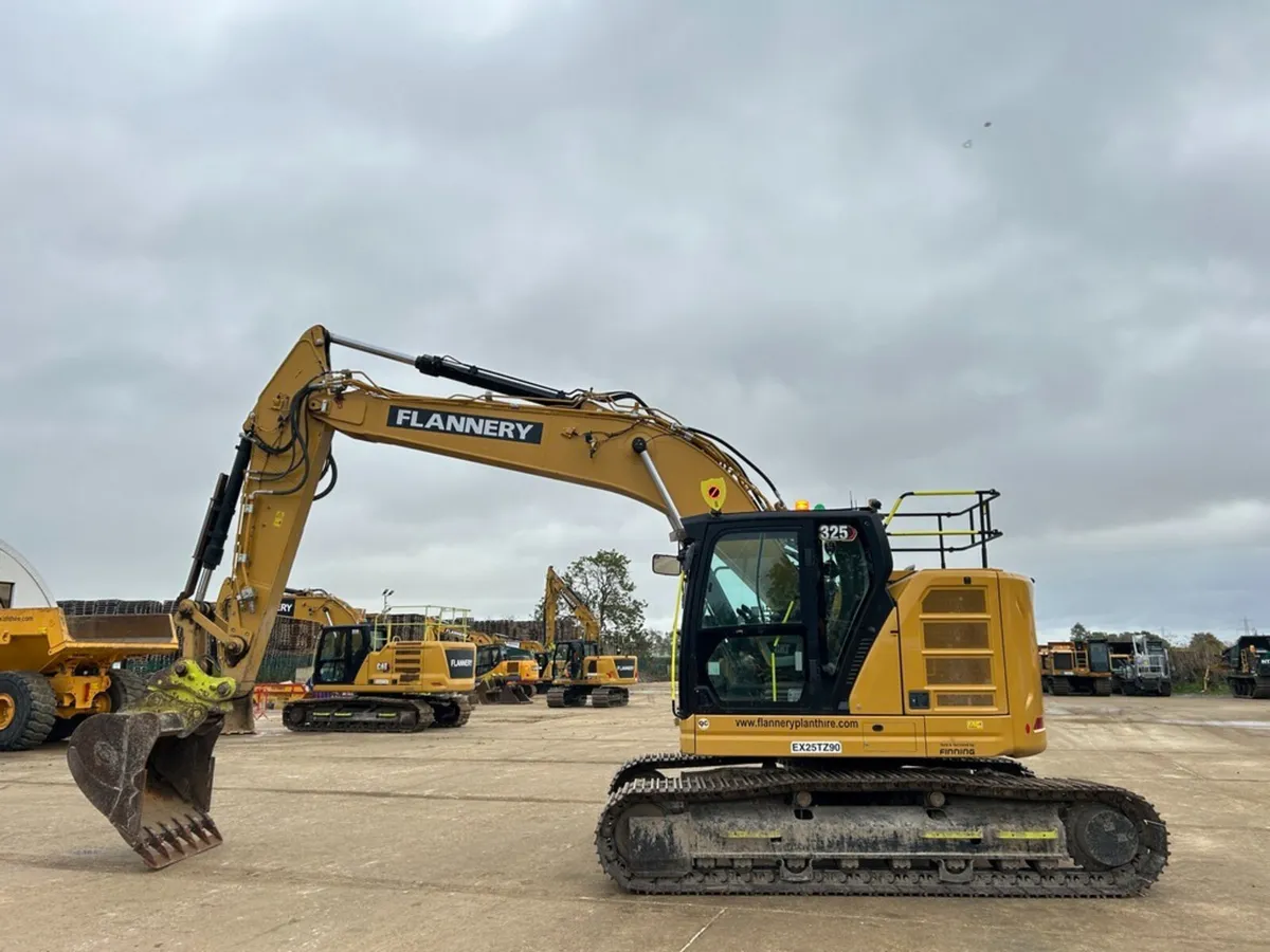 2021 CAT 325 - 07 - Image 2