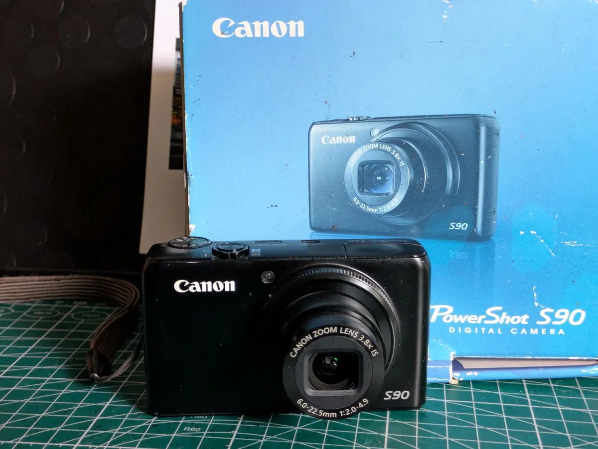Canon S90 10MP CCD🌈, RAW compact camera - Image 3
