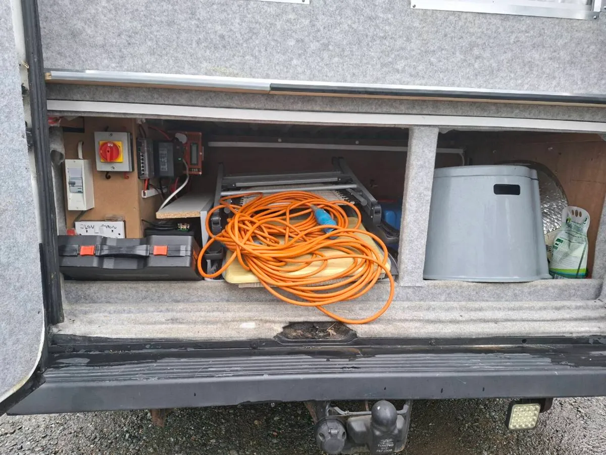 Camper van - Image 2