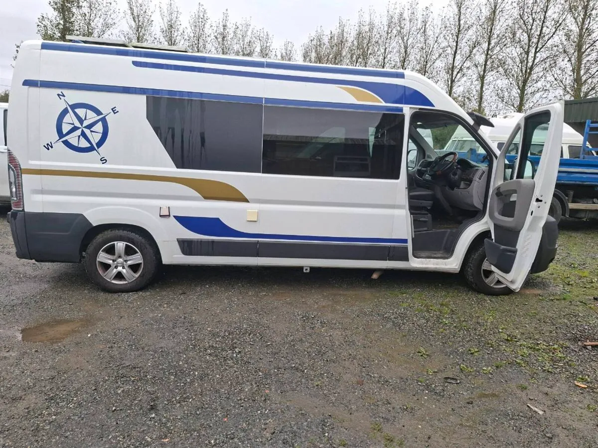 Camper van - Image 4