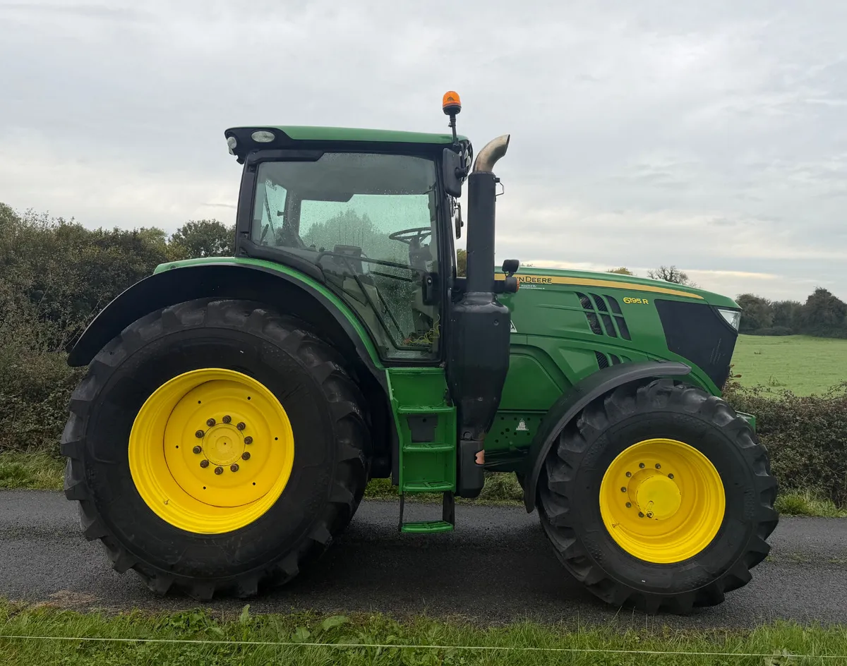 2016 JOHN DEERE 6195R **IMMACULATE** - Image 1
