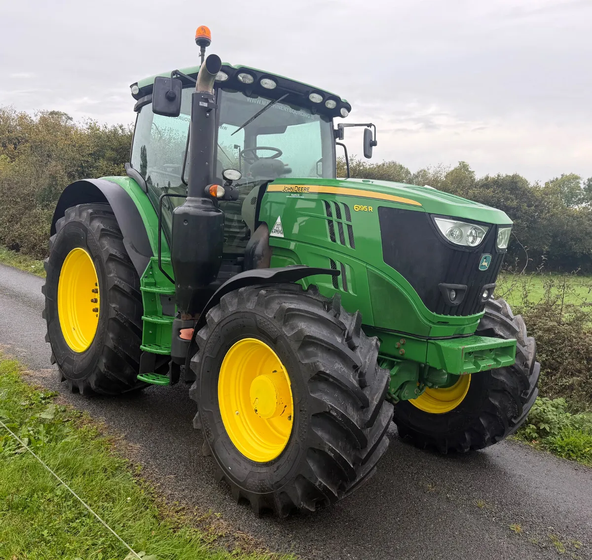 2016 JOHN DEERE 6195R **IMMACULATE** - Image 2