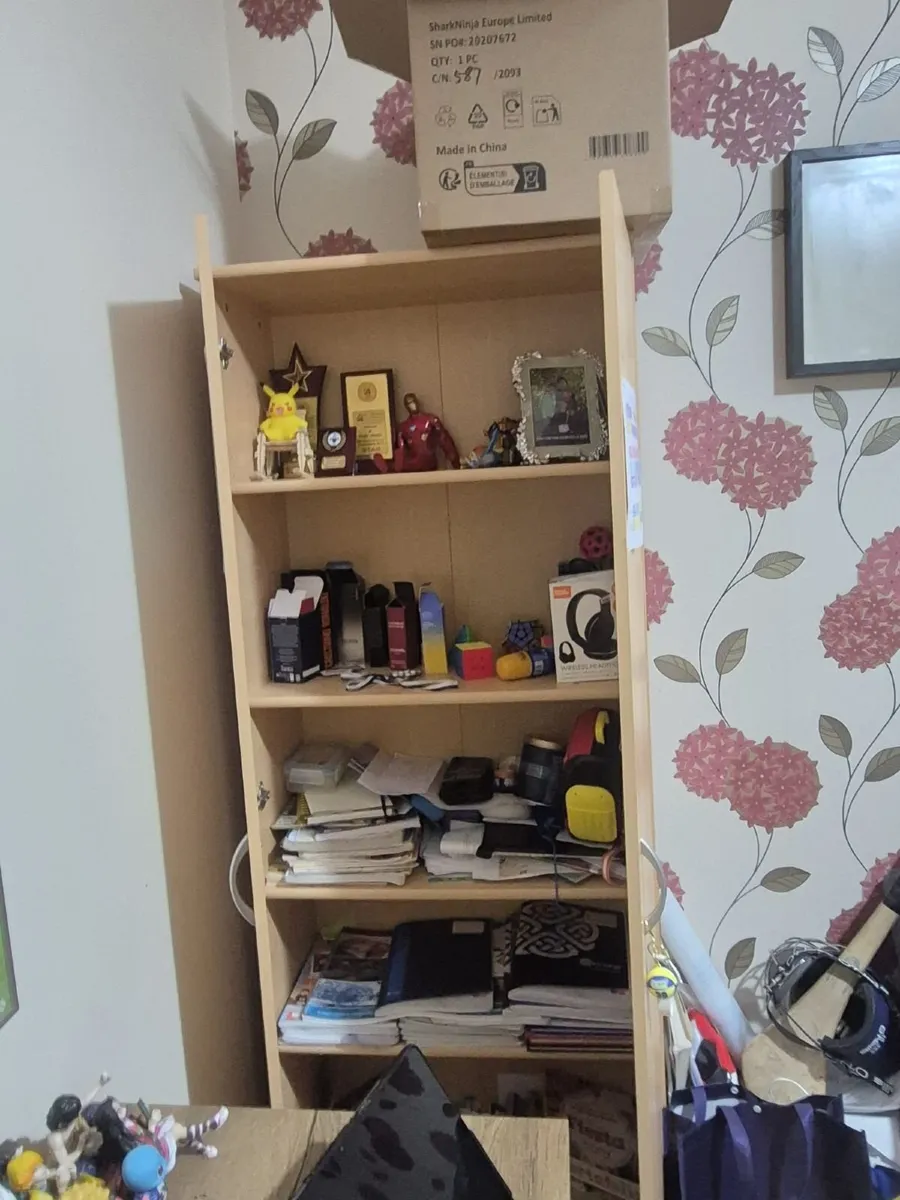 Wooden cabinet - Image 1