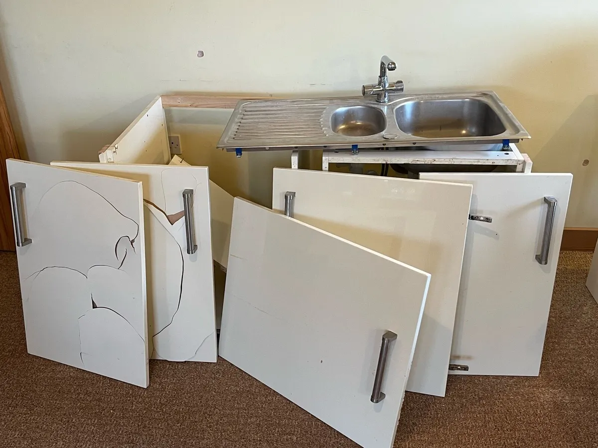 Kitchen Units & Accessories - Image 3