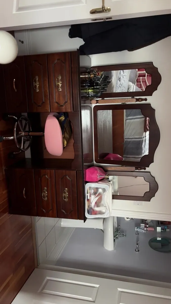 Bedroom furniture - Image 2