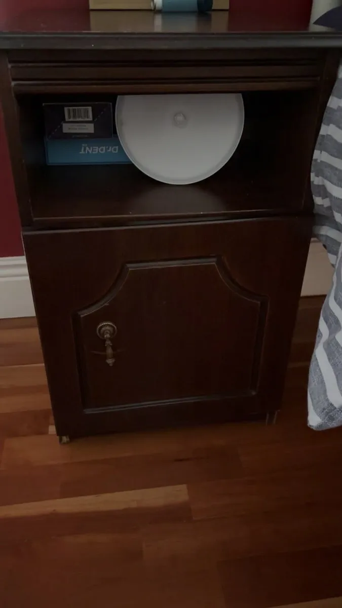 Bedroom furniture - Image 1
