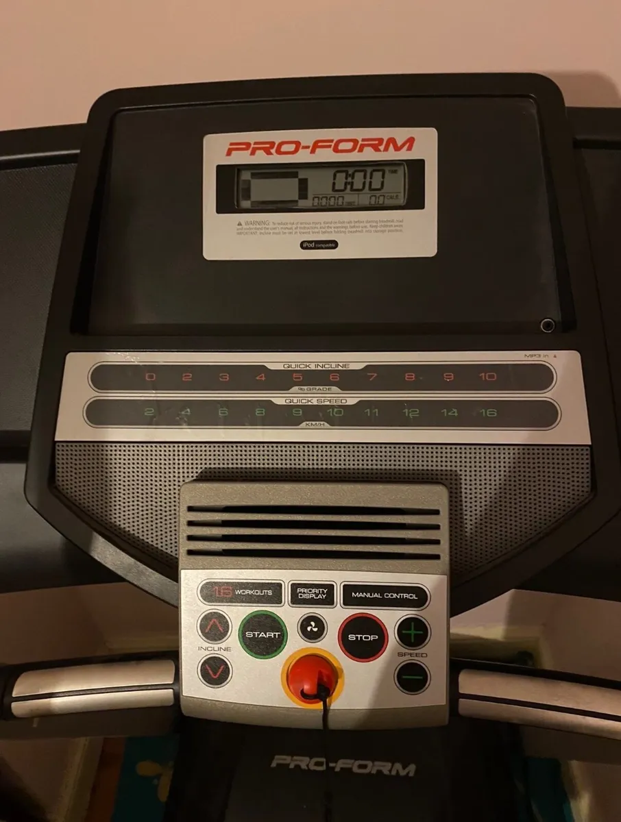 Treadmill - Proform 530 ZLT Folding Treadmill - Image 3