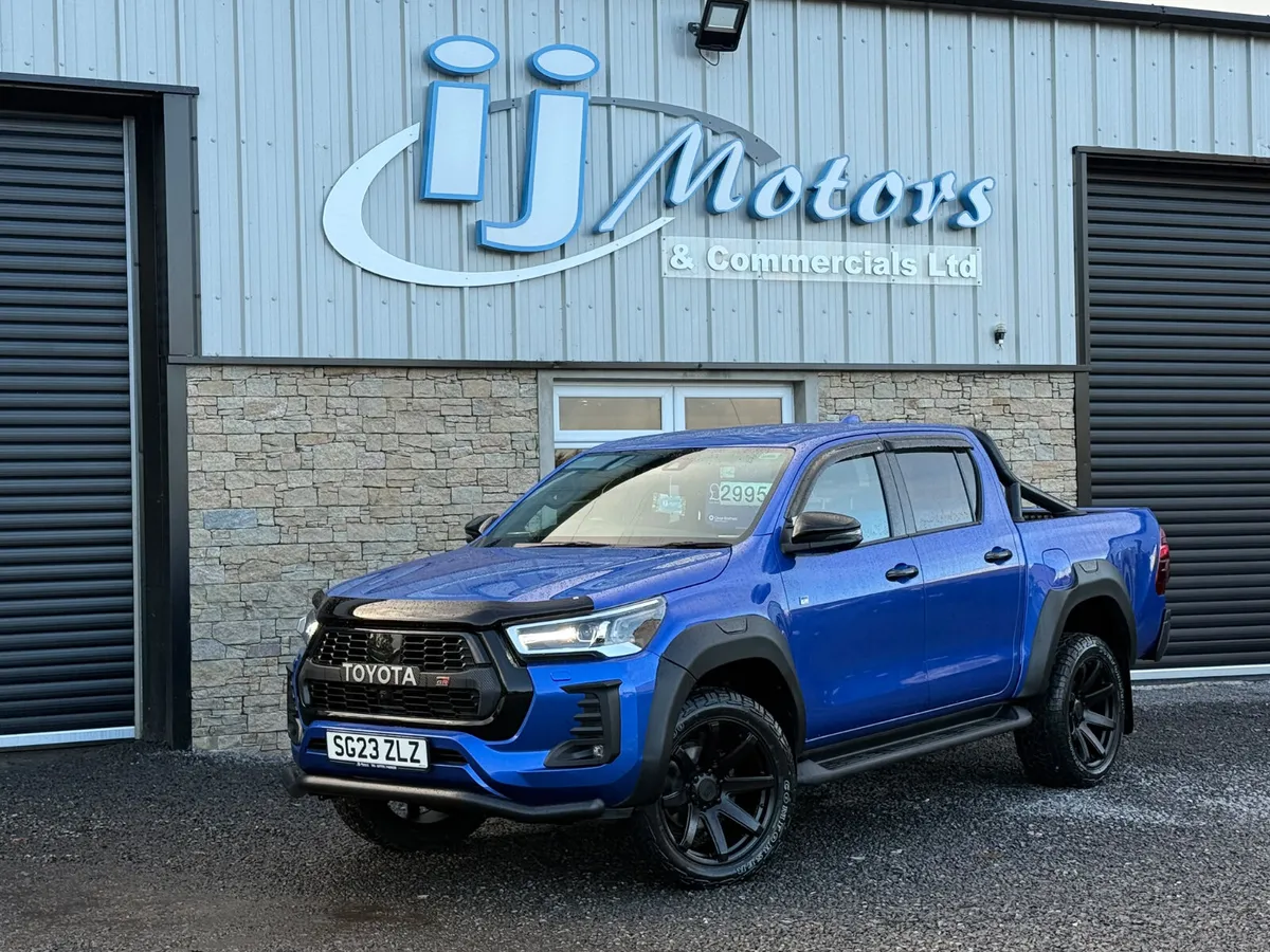 23 TOYOTA HILUX 2.8 D-4D GR SPORT - Image 3