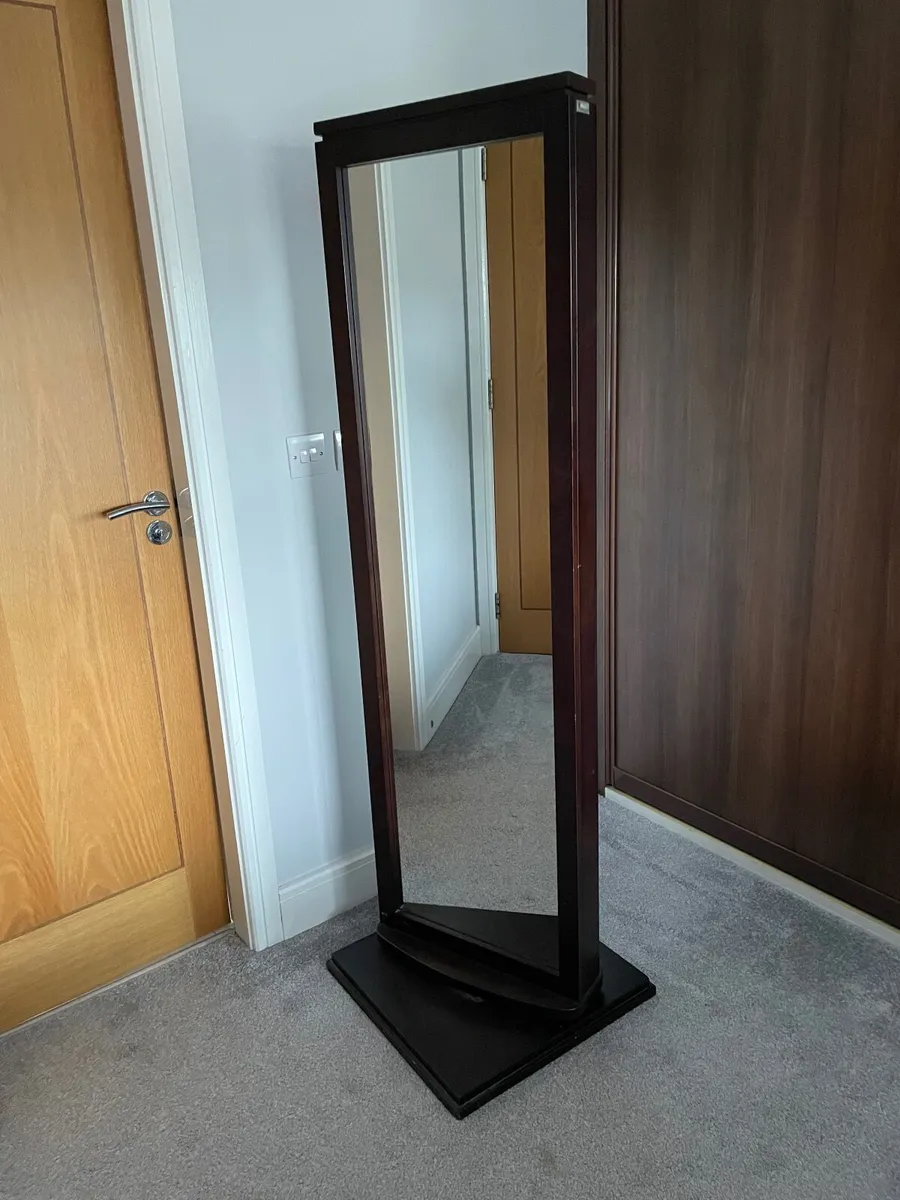 Free standing mirror - Image 1