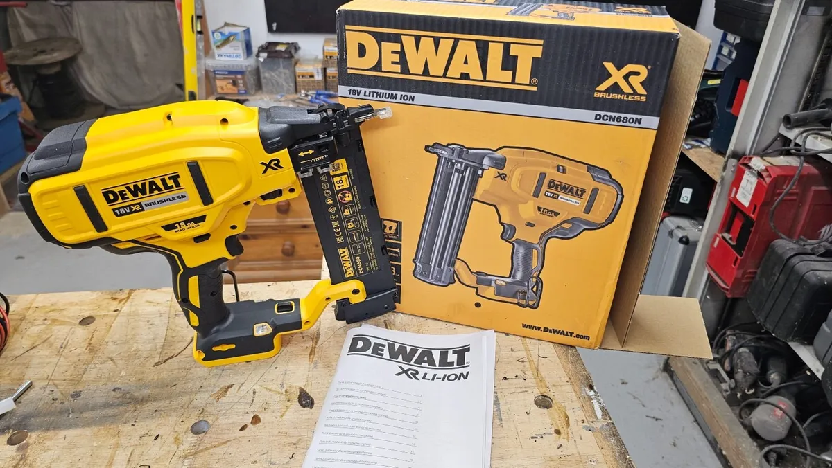 Dewalt DCN 680N Nail Gun - Image 2