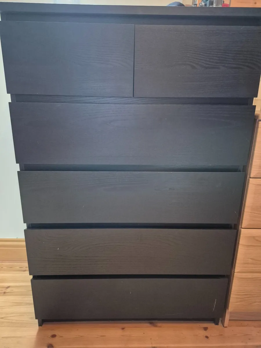 Chest of drawers